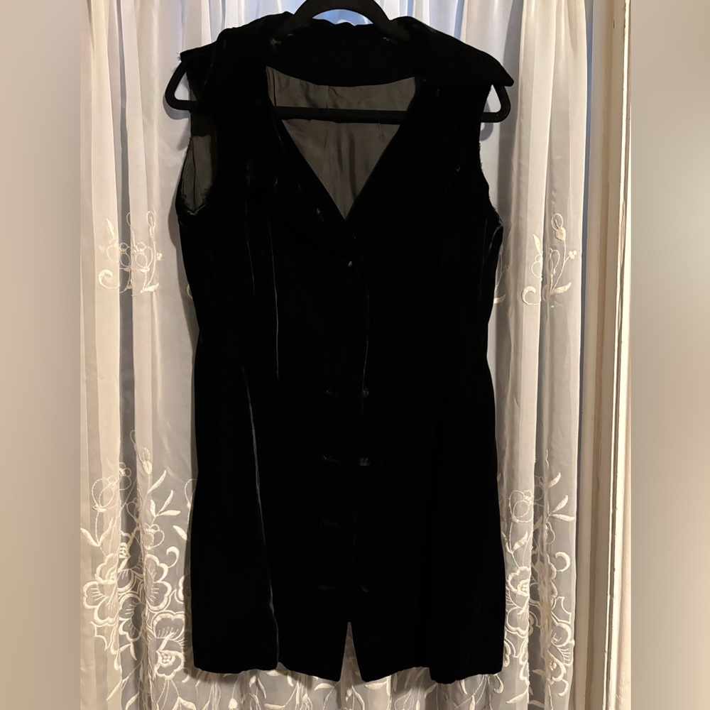 Black Sleeveless Button-Up Dress